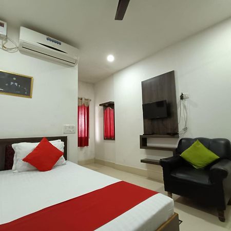 Hotel Executive Inn Hailakandi Екстериор снимка