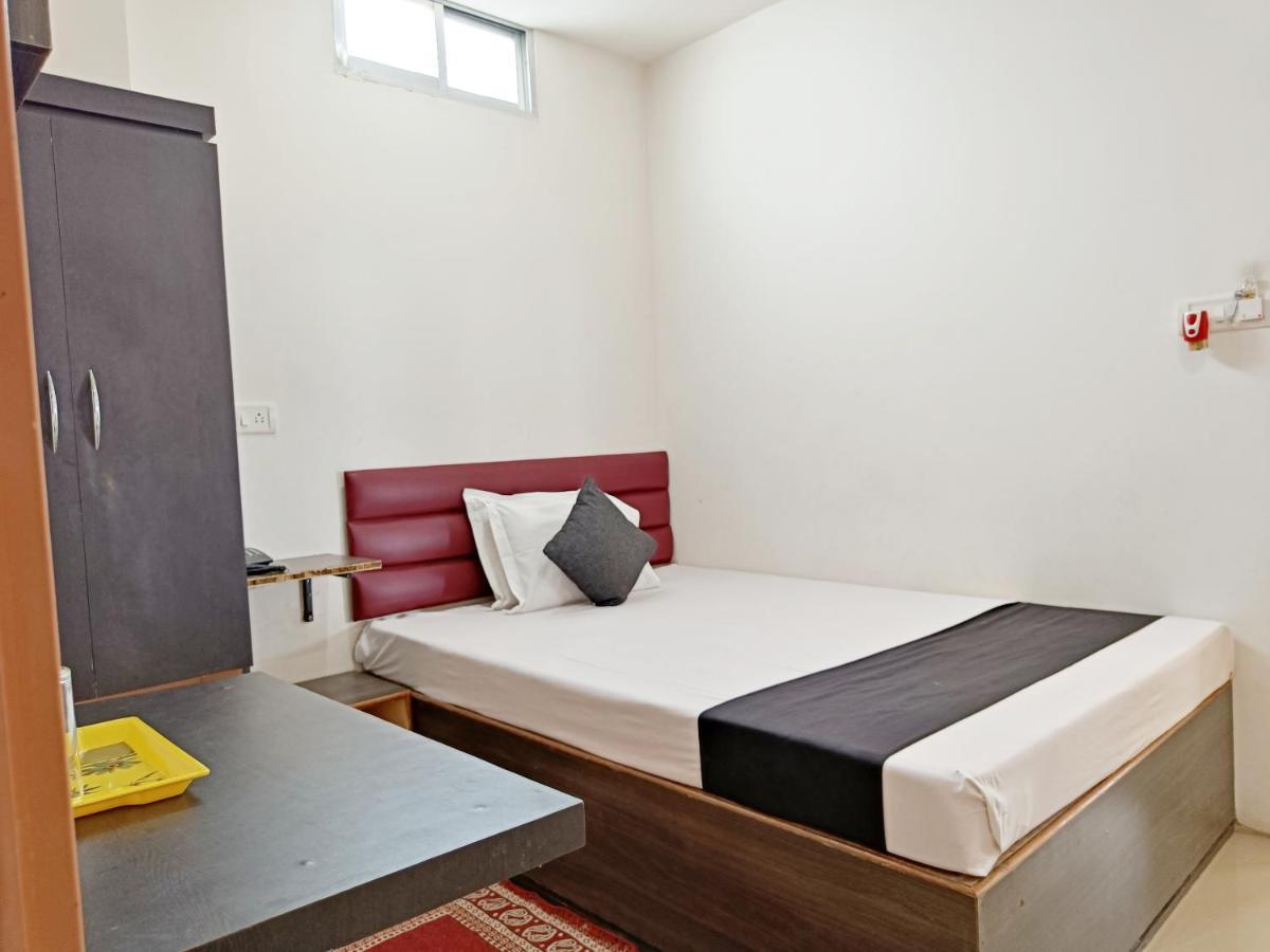Hotel Executive Inn Hailakandi Екстериор снимка