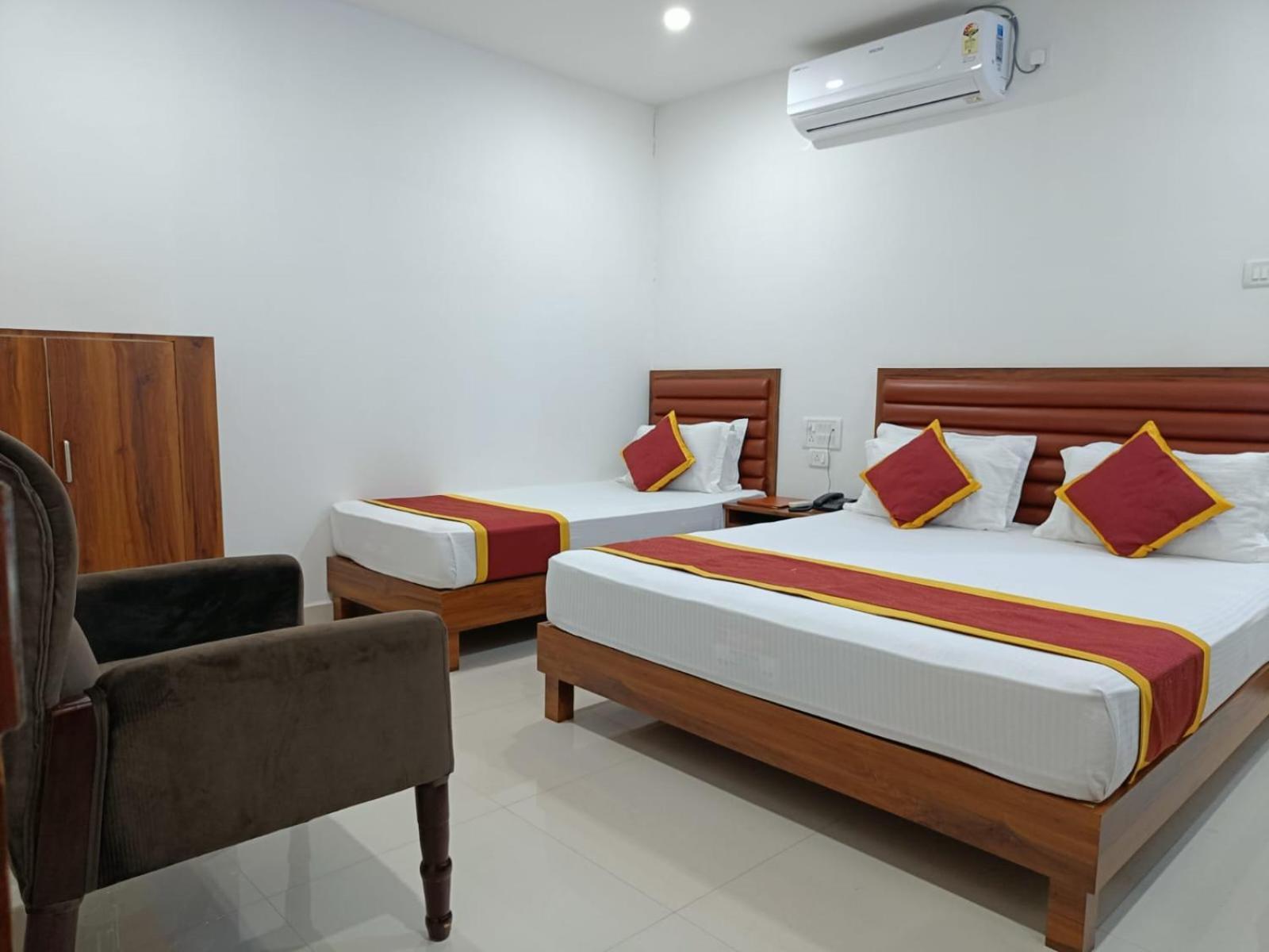 Hotel Executive Inn Hailakandi Екстериор снимка