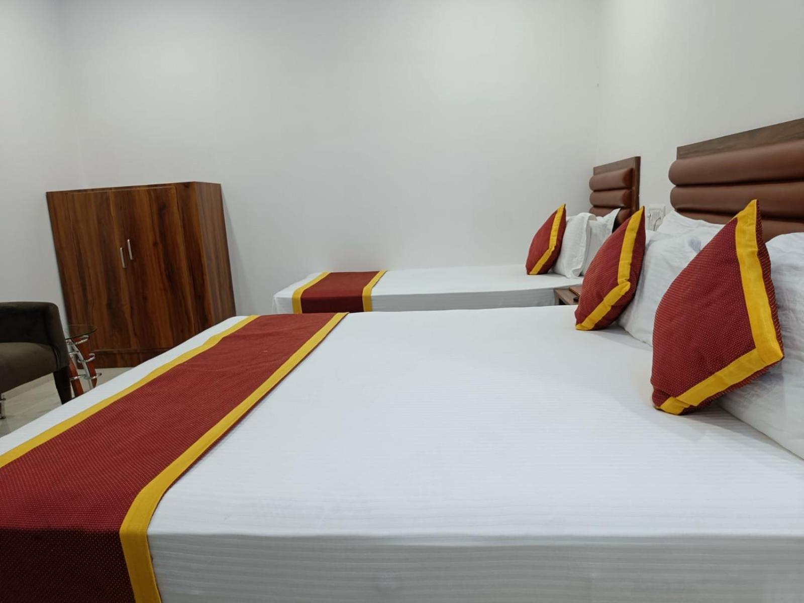 Hotel Executive Inn Hailakandi Екстериор снимка