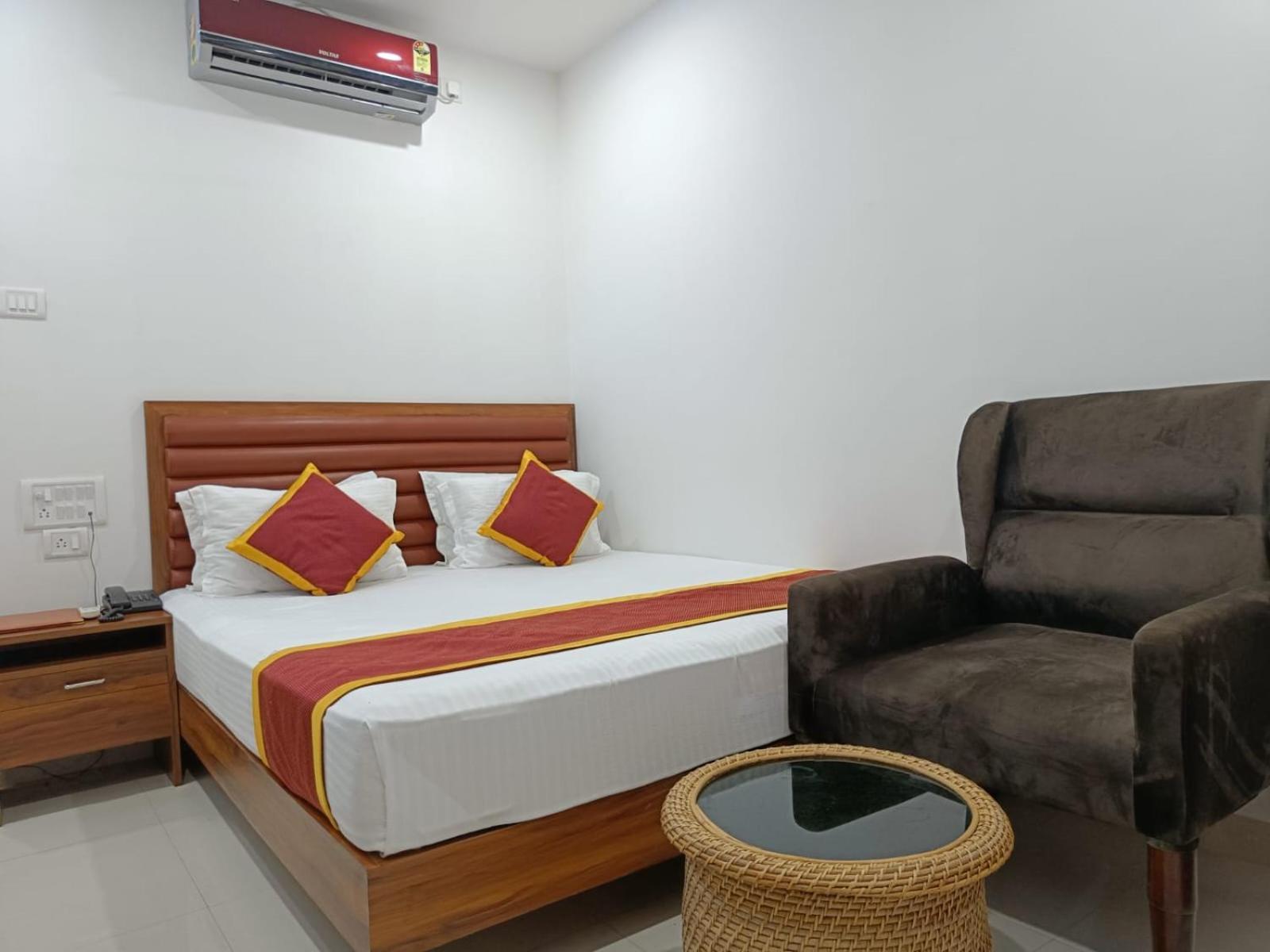 Hotel Executive Inn Hailakandi Екстериор снимка