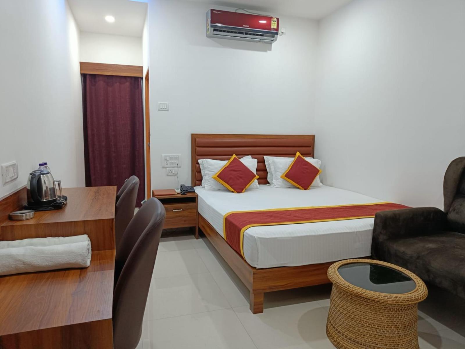 Hotel Executive Inn Hailakandi Екстериор снимка