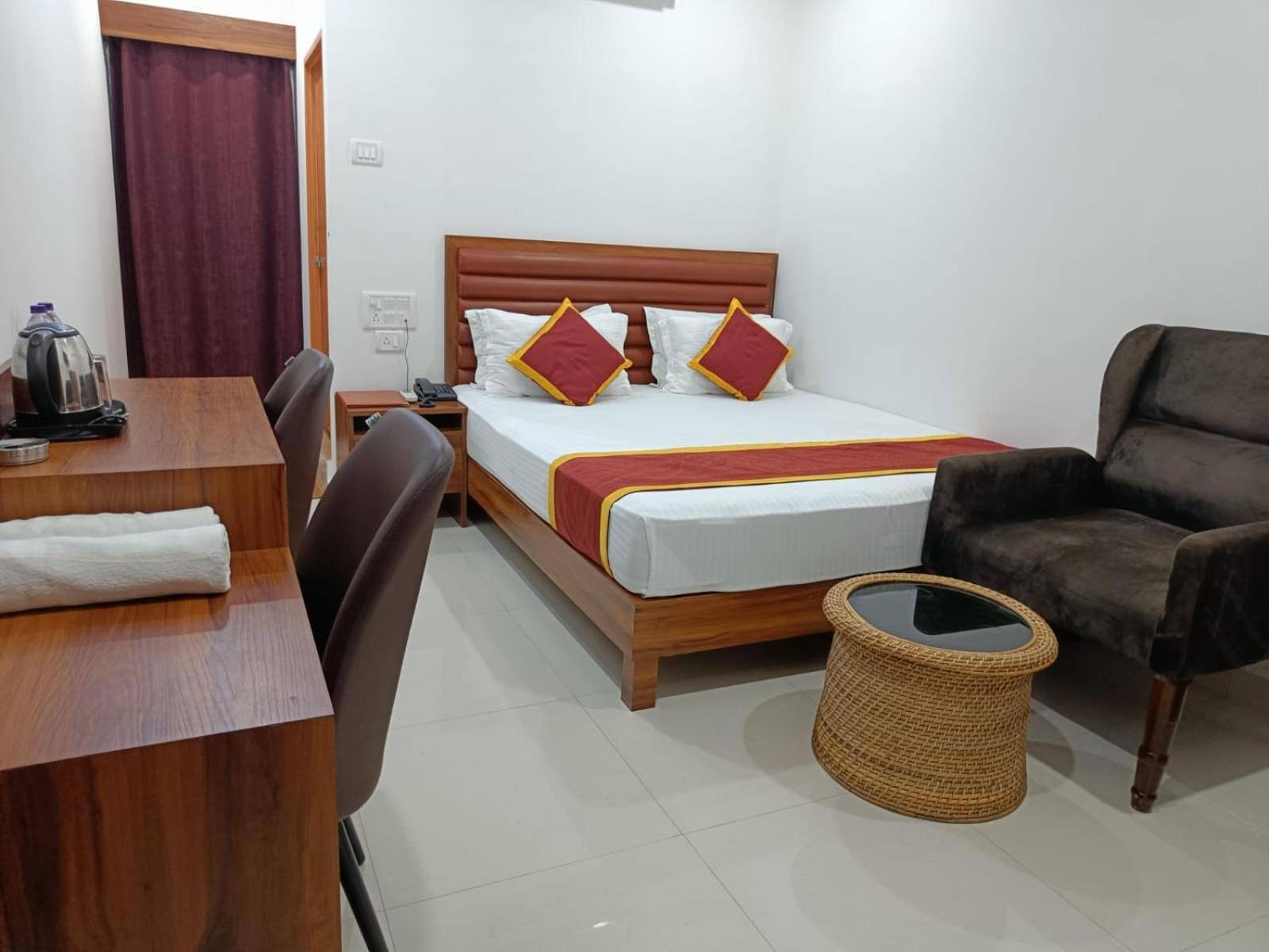 Hotel Executive Inn Hailakandi Екстериор снимка