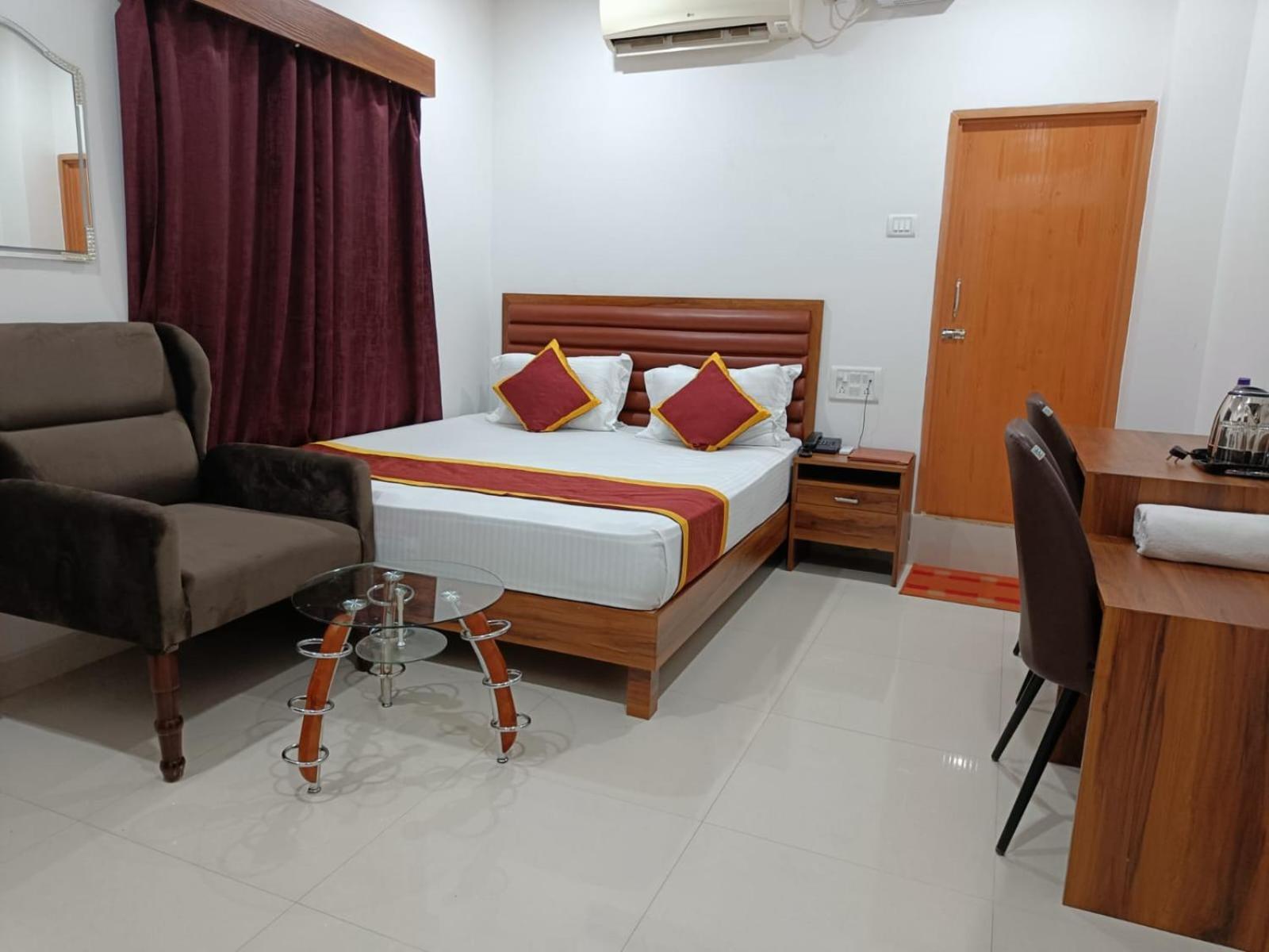 Hotel Executive Inn Hailakandi Екстериор снимка