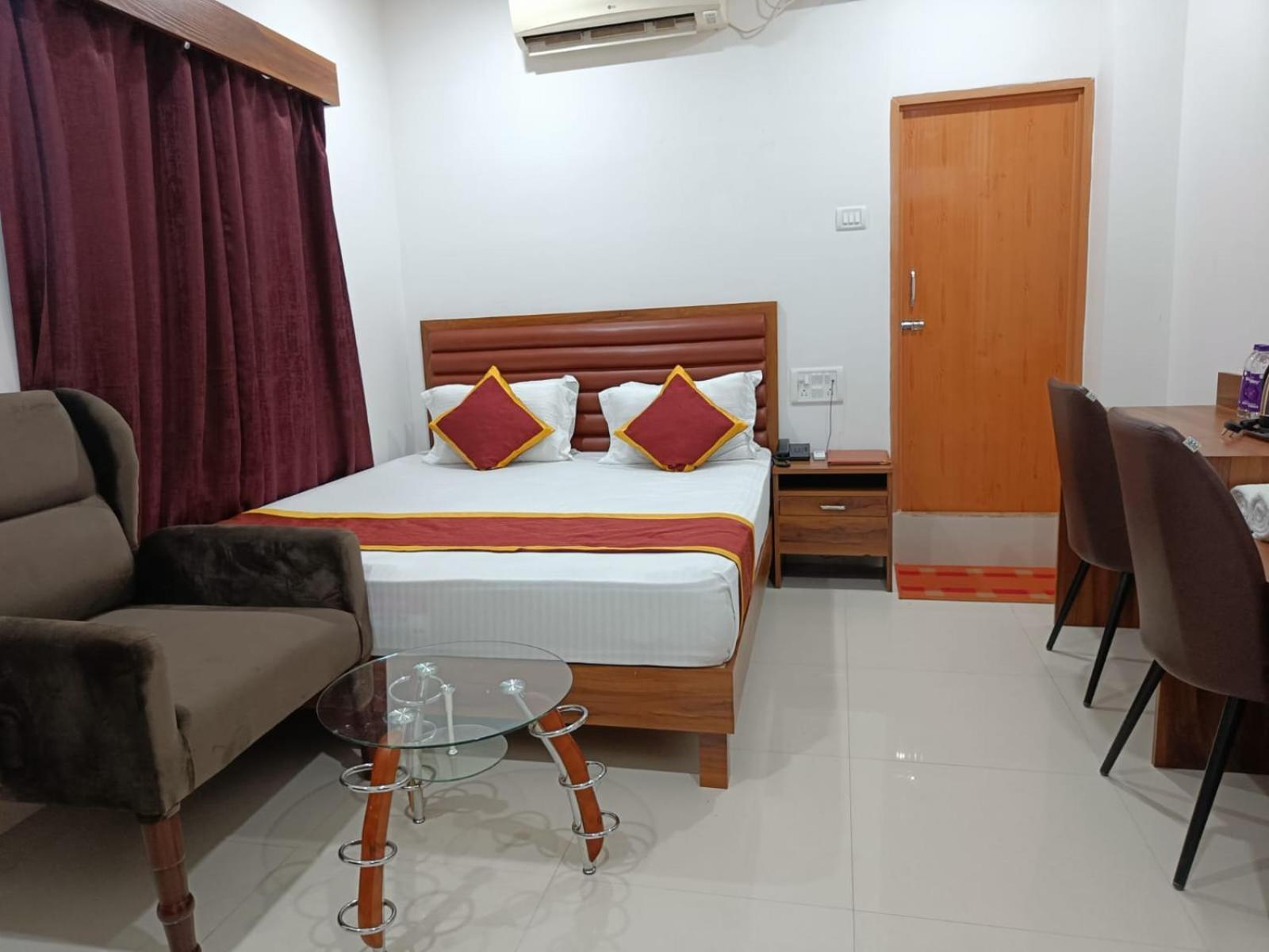Hotel Executive Inn Hailakandi Екстериор снимка