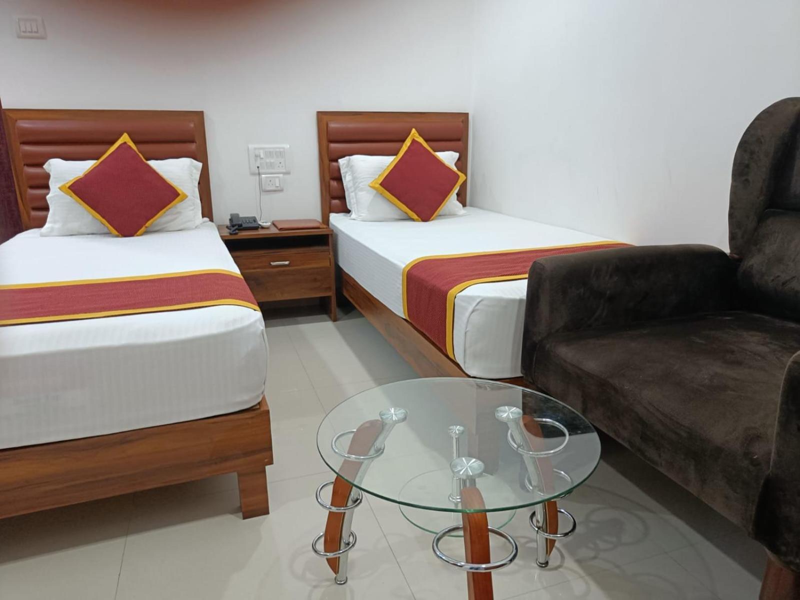 Hotel Executive Inn Hailakandi Екстериор снимка