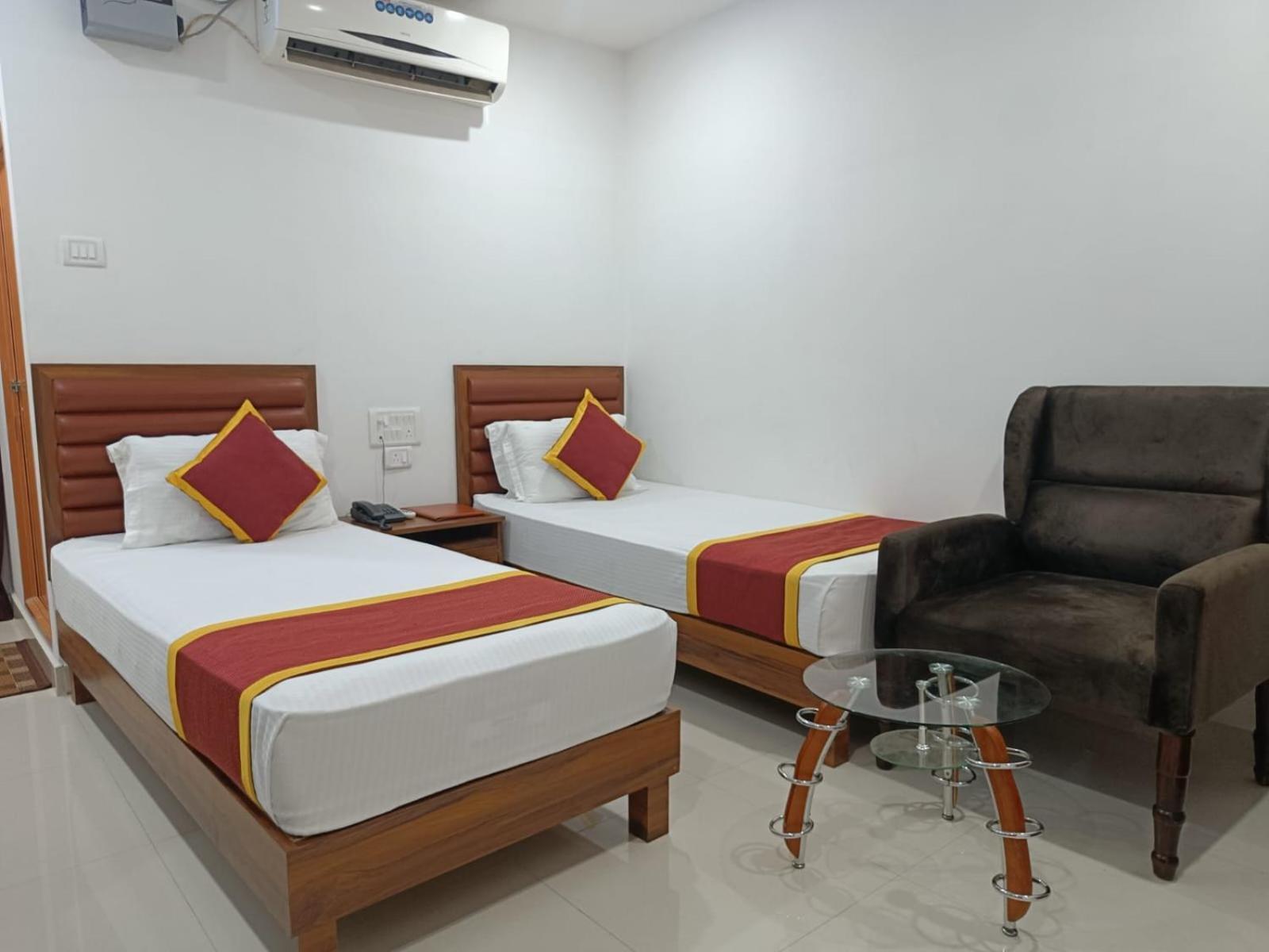 Hotel Executive Inn Hailakandi Екстериор снимка