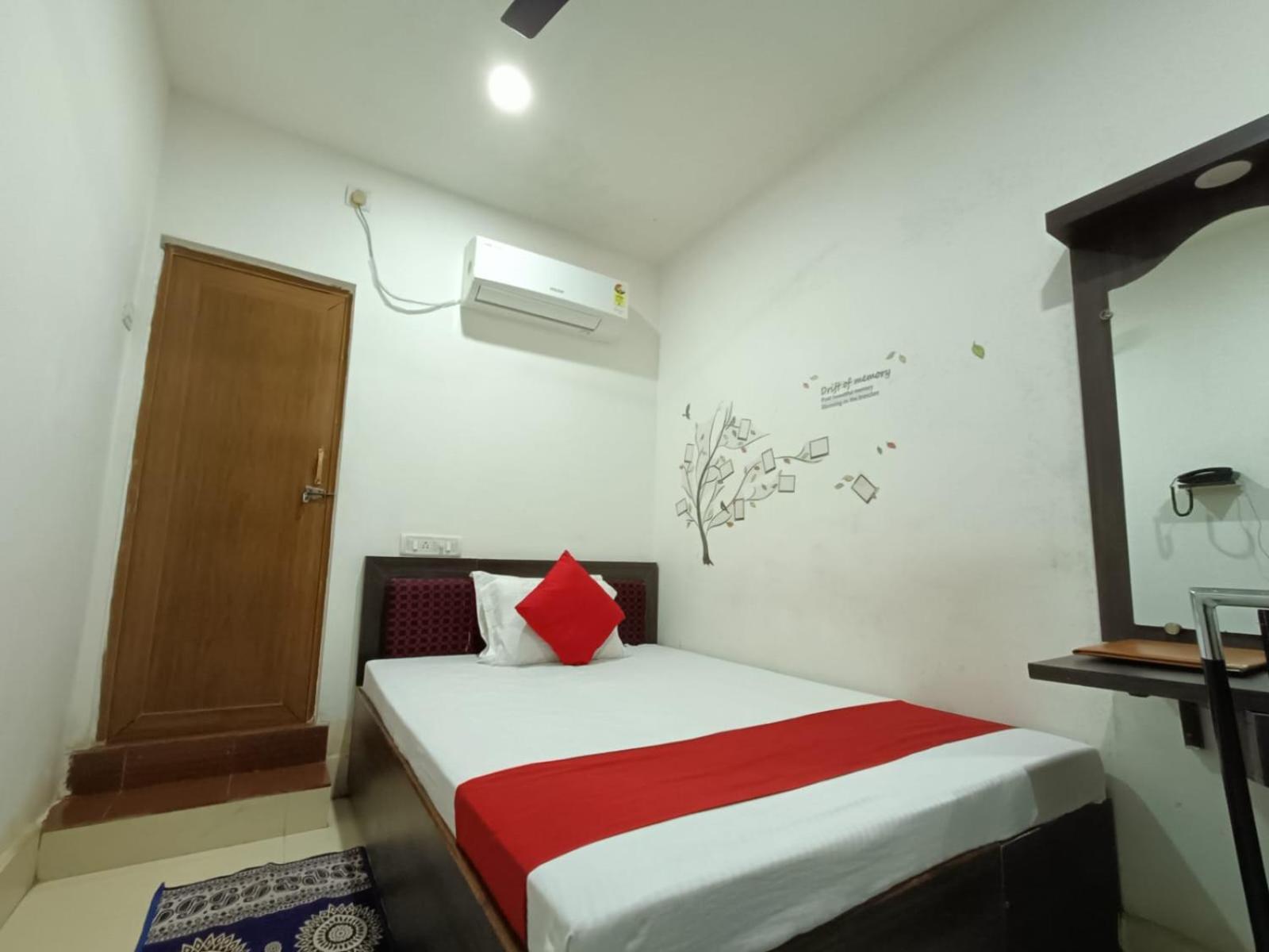 Hotel Executive Inn Hailakandi Екстериор снимка