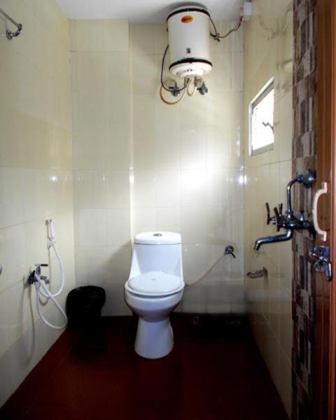 Hotel Executive Inn Hailakandi Стая снимка